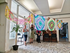 kreatívny kurz na batikované hodvábne šatky